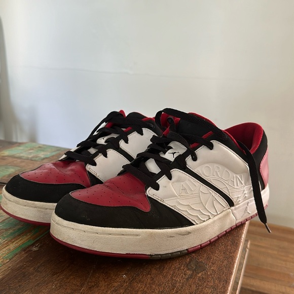 Low varsity vintage Jordan’s - Picture 1 of 7